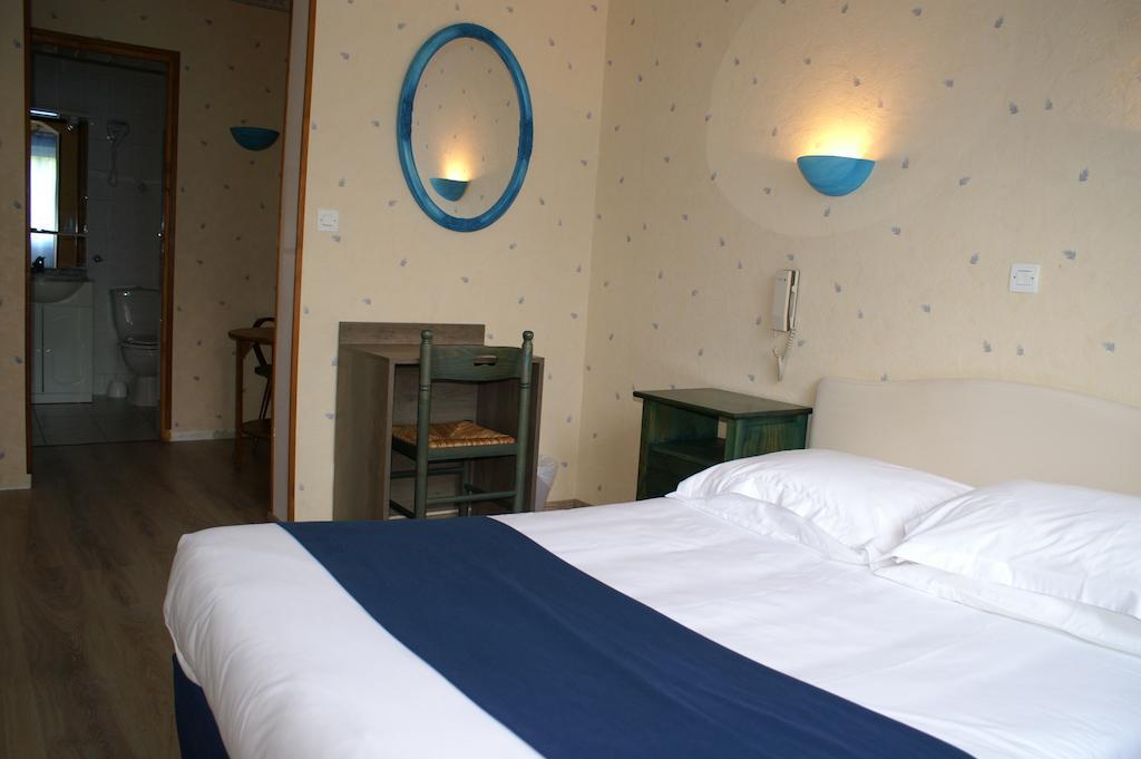 Hotel Celeste Bagnères-de-Luchon الغرفة الصورة