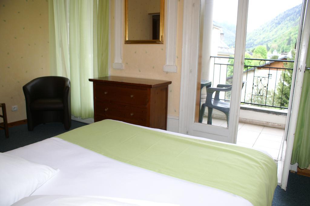 Hotel Celeste Bagnères-de-Luchon الغرفة الصورة