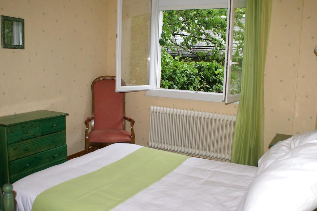 Hotel Celeste Bagnères-de-Luchon الغرفة الصورة