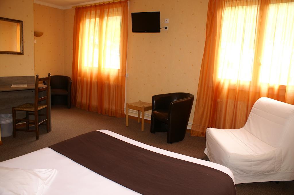 Hotel Celeste Bagnères-de-Luchon الغرفة الصورة